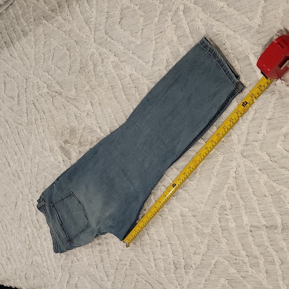 Classic High Rise Light Blue Jeans - Picture 8 of 8